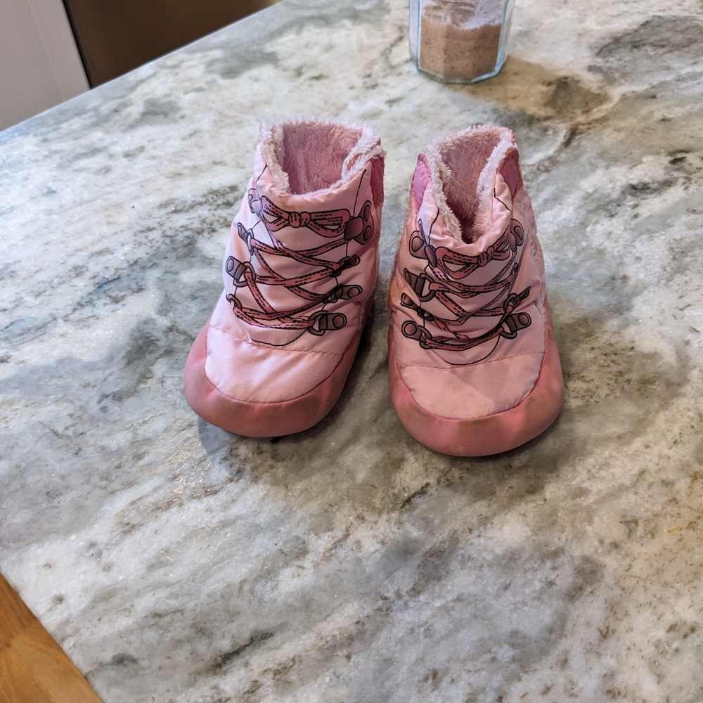The north face booties size 4